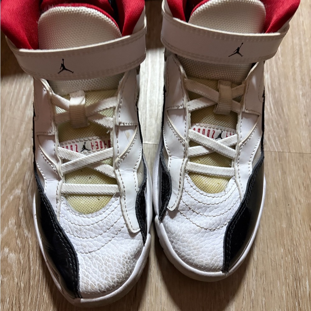 Nike Air Jordan Jumpman Two Trey PS | Kids Size 1.5Y | white black red